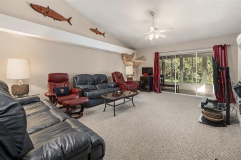 House in Weeki Wachee, Florida 2 bedrooms, 130.25 sq.m. № 1544847 - photo 6