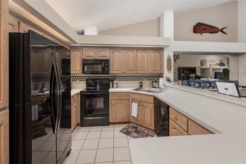 House in Weeki Wachee, Florida 2 bedrooms, 130.25 sq.m. № 1544847 - photo 3