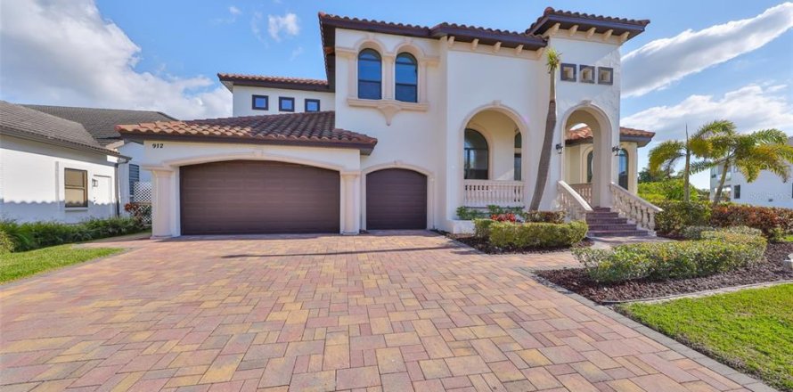 Villa ou maison à Apollo Beach, Floride 5 chambres, 401.43 m2 № 1528266