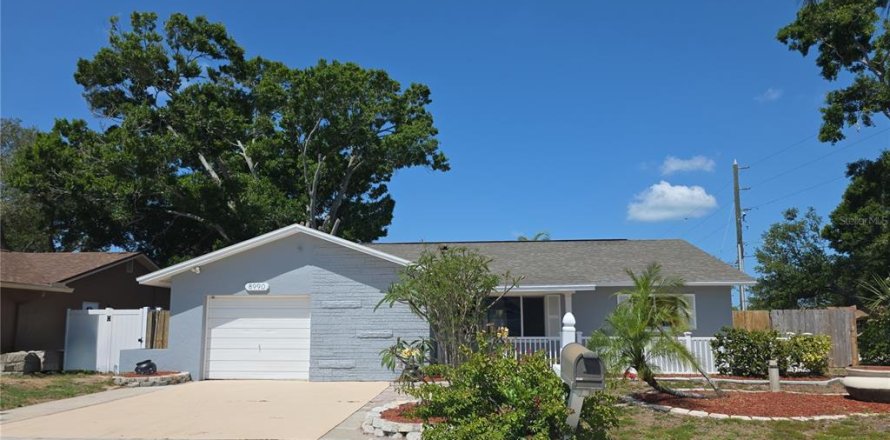 Casa en Seminole, Florida 3 dormitorios, 142.42 m2 № 2149658