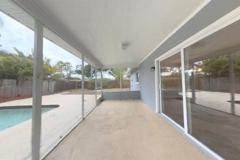 Casa en venta en Seminole, Florida, 3 dormitorios, 142.42 m2 № 2149658 - foto 3