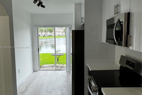 Condo in Homestead, Florida, 2 bedrooms № 2006295 - photo 2