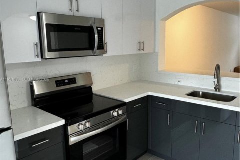 Condo in Homestead, Florida, 2 bedrooms № 2006295 - photo 1