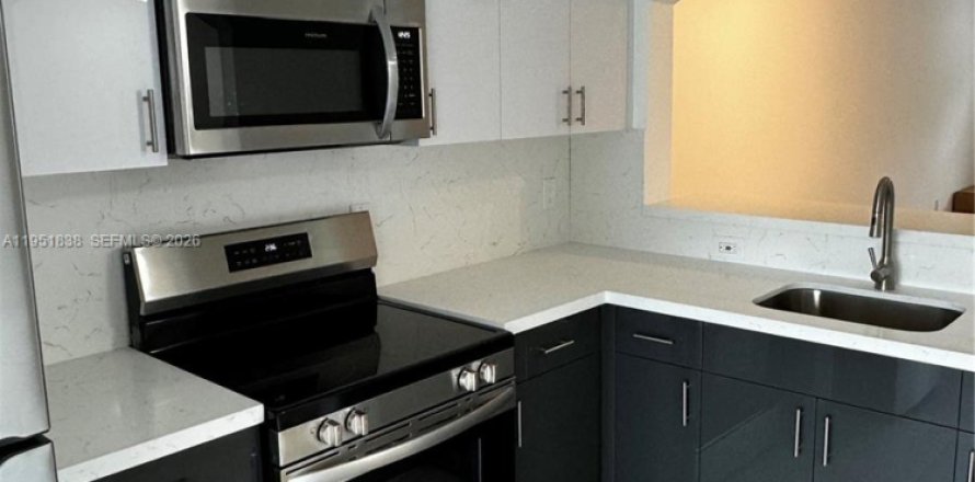 Condo in Homestead, Florida, 2 bedrooms № 2006295