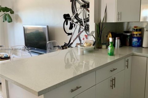 Copropriété à louer à Miami Beach, Floride: 1 chambre, 81.38 m2 № 1997899 - photo 12