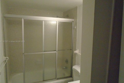 Condo in Lauderhill, Florida, 2 bedrooms  № 1923852 - photo 15