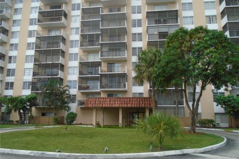 Condo in Lauderhill, Florida, 2 bedrooms  № 1923852 - photo 7