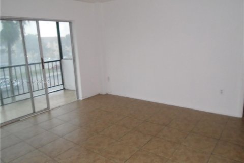 Condo in Lauderhill, Florida, 2 bedrooms  № 1923852 - photo 27