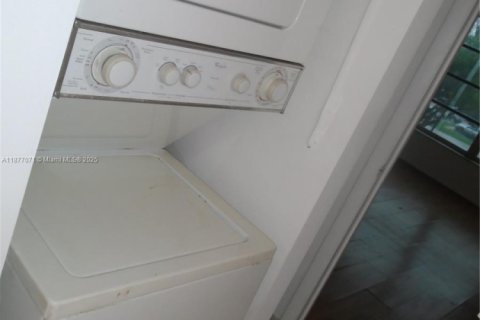 Condo in Lauderhill, Florida, 2 bedrooms  № 1923852 - photo 16