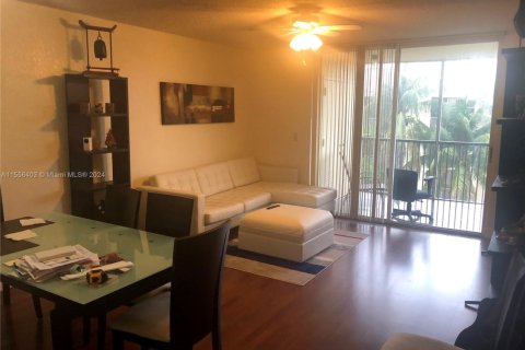 Copropriété à vendre à Doral, Floride: 1 chambre, 75.25 m2 № 1979830 - photo 13