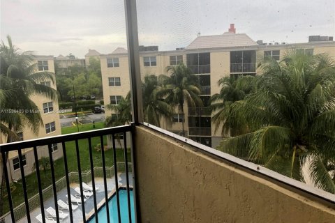 Copropriété à vendre à Doral, Floride: 1 chambre, 75.25 m2 № 1979830 - photo 10