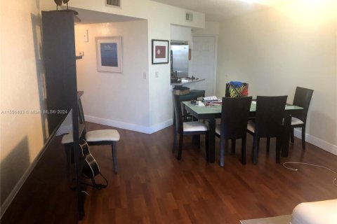 Copropriété à vendre à Doral, Floride: 1 chambre, 75.25 m2 № 1979830 - photo 11