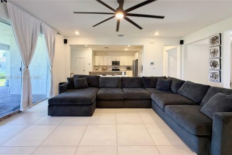 Casa en venta en Homestead, Florida, 4 dormitorios, 286.6 m2 № 2054861 - foto 11
