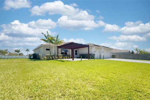 Casa en venta en Homestead, Florida, 4 dormitorios, 286.6 m2 № 2054861 - foto 6