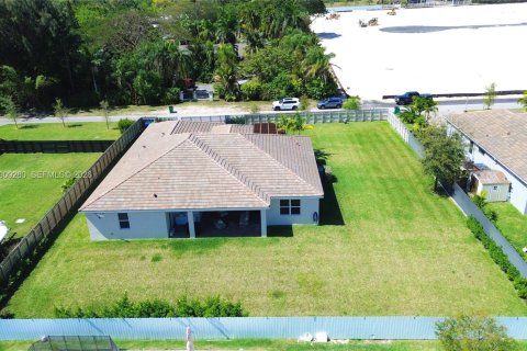 Casa en venta en Homestead, Florida, 4 dormitorios, 286.6 m2 № 2054861 - foto 4
