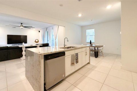 Casa en venta en Homestead, Florida, 4 dormitorios, 286.6 m2 № 2054861 - foto 18