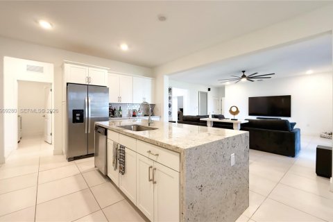 Casa en venta en Homestead, Florida, 4 dormitorios, 286.6 m2 № 2054861 - foto 16