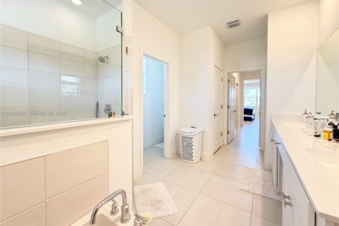 Casa en venta en Homestead, Florida, 4 dormitorios, 286.6 m2 № 2054861 - foto 30