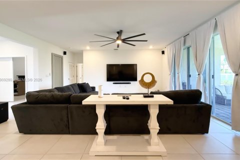 Casa en venta en Homestead, Florida, 4 dormitorios, 286.6 m2 № 2054861 - foto 12