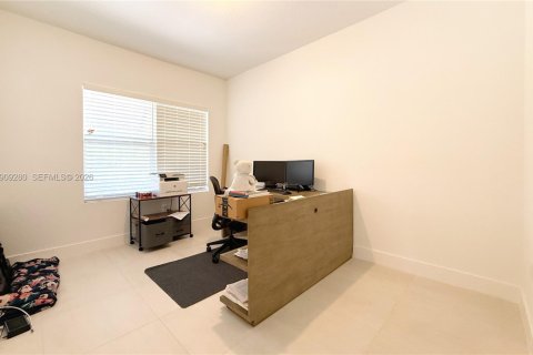 Casa en venta en Homestead, Florida, 4 dormitorios, 286.6 m2 № 2054861 - foto 9