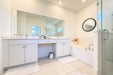 Casa en venta en Homestead, Florida, 4 dormitorios, 286.6 m2 № 2054861 - foto 28