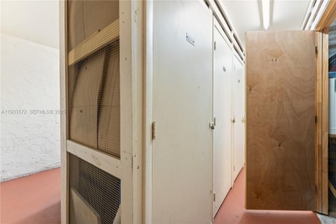 Condo in Pembroke Pines, Florida, 2 bedrooms  № 1991934 - photo 22