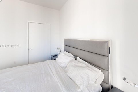 Снять в аренду кондоминиум в Майами, Флорида 2 спальни, 102.56м2, № 2040247 - фото 7