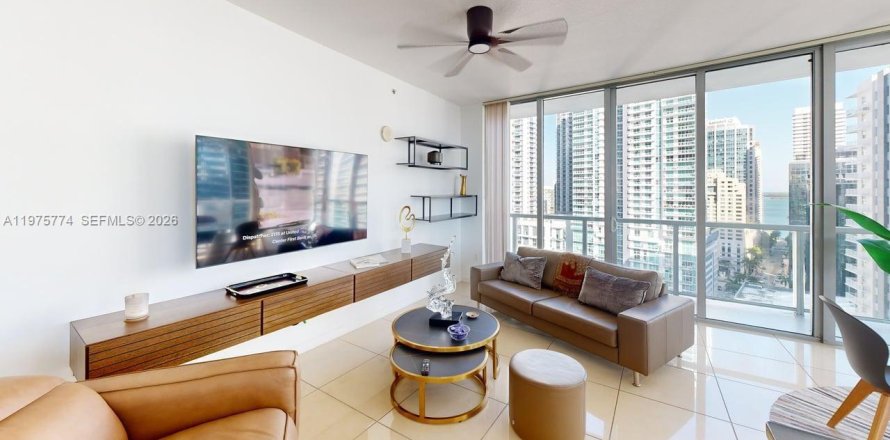 Кондоминиум с 2 спальнями в Майами, Флорида № 2040247