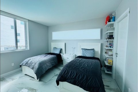 Condo in Miami, Florida, 2 bedrooms  № 1693033 - photo 25