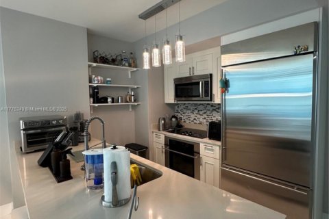 Condo in Miami, Florida, 2 bedrooms  № 1693033 - photo 17