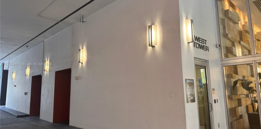 Condo in Miami, Florida, 2 bedrooms № 1693033