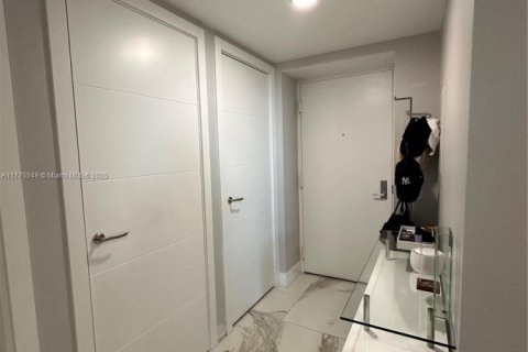 Condo in Miami, Florida, 2 bedrooms  № 1693033 - photo 9