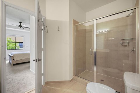 Adosado en venta en Hialeah, Florida, 4 dormitorios, 177.81 m2 № 1920711 - foto 24