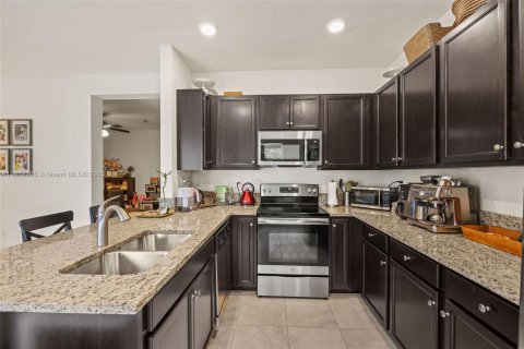 Adosado en venta en Hialeah, Florida, 4 dormitorios, 177.81 m2 № 1920711 - foto 5