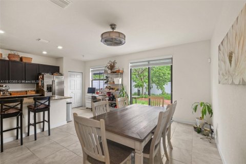 Adosado en venta en Hialeah, Florida, 4 dormitorios, 177.81 m2 № 1920711 - foto 11