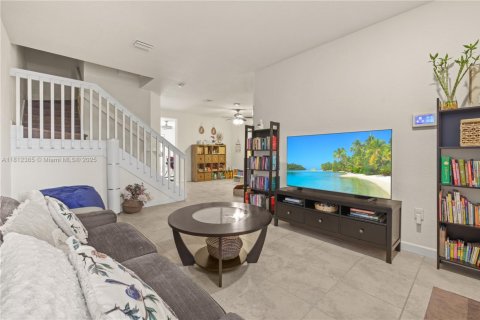 Adosado en venta en Hialeah, Florida, 4 dormitorios, 177.81 m2 № 1920711 - foto 13