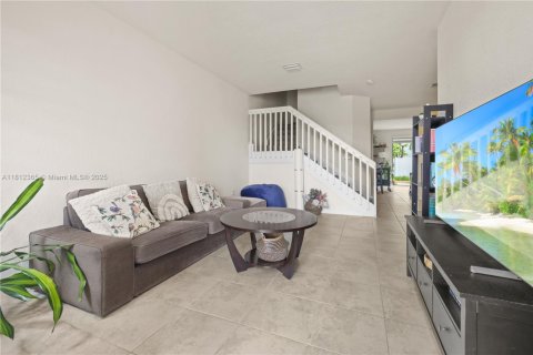 Adosado en venta en Hialeah, Florida, 4 dormitorios, 177.81 m2 № 1920711 - foto 15