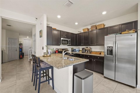 Adosado en venta en Hialeah, Florida, 4 dormitorios, 177.81 m2 № 1920711 - foto 8