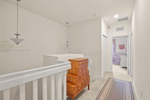 Adosado en venta en Hialeah, Florida, 4 dormitorios, 177.81 m2 № 1920711 - foto 19