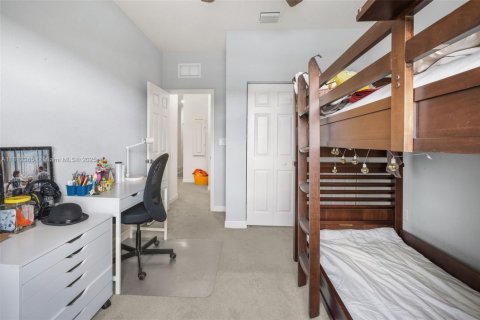 Adosado en venta en Hialeah, Florida, 4 dormitorios, 177.81 m2 № 1920711 - foto 27