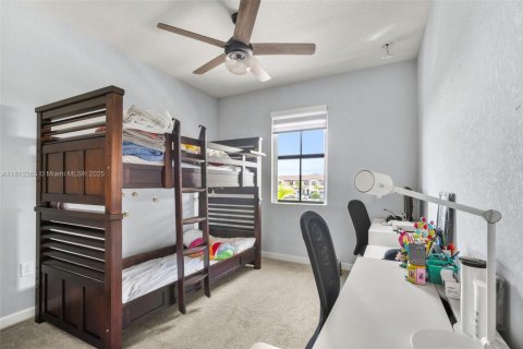 Adosado en venta en Hialeah, Florida, 4 dormitorios, 177.81 m2 № 1920711 - foto 28