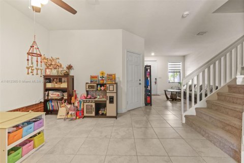 Adosado en venta en Hialeah, Florida, 4 dormitorios, 177.81 m2 № 1920711 - foto 17