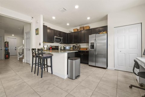 Adosado en venta en Hialeah, Florida, 4 dormitorios, 177.81 m2 № 1920711 - foto 12