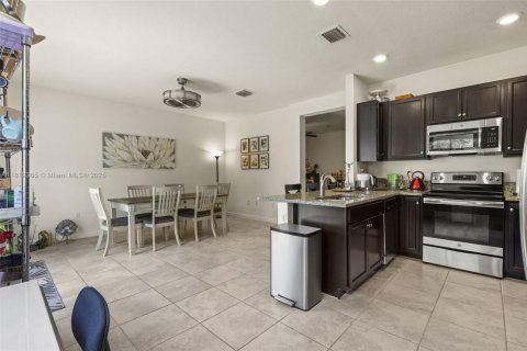 Adosado en venta en Hialeah, Florida, 4 dormitorios, 177.81 m2 № 1920711 - foto 7
