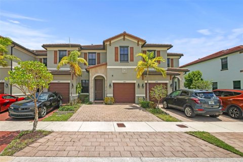Adosado en venta en Hialeah, Florida, 4 dormitorios, 177.81 m2 № 1920711 - foto 3