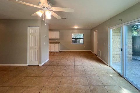 Apartamento en alquiler en Gainesville, Florida, 3 dormitorios, 94.48 m2 № 1901325 - foto 3