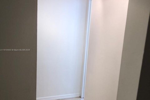 Снять в аренду кондоминиум в Норт-Майами-Бич, Флорида 1 спальня, 66.89м2, № 1974648 - фото 14