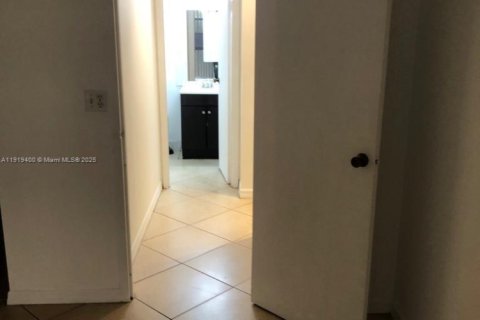 Снять в аренду кондоминиум в Норт-Майами-Бич, Флорида 1 спальня, 66.89м2, № 1974648 - фото 8