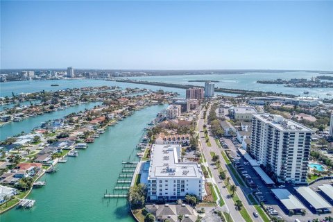 Condo in Clearwater, Florida, 4 bedrooms  № 2156511 - photo 11
