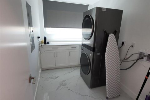 Condo in Clearwater, Florida, 4 bedrooms  № 2156511 - photo 25